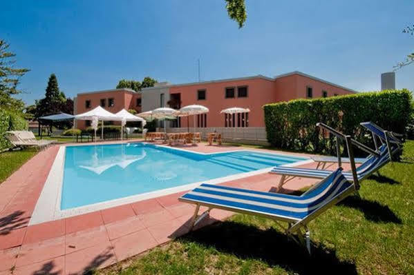 Hotel Grand President 4*